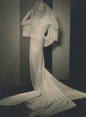 Martine PEYRE wearing a wedding gown (thumbnail)